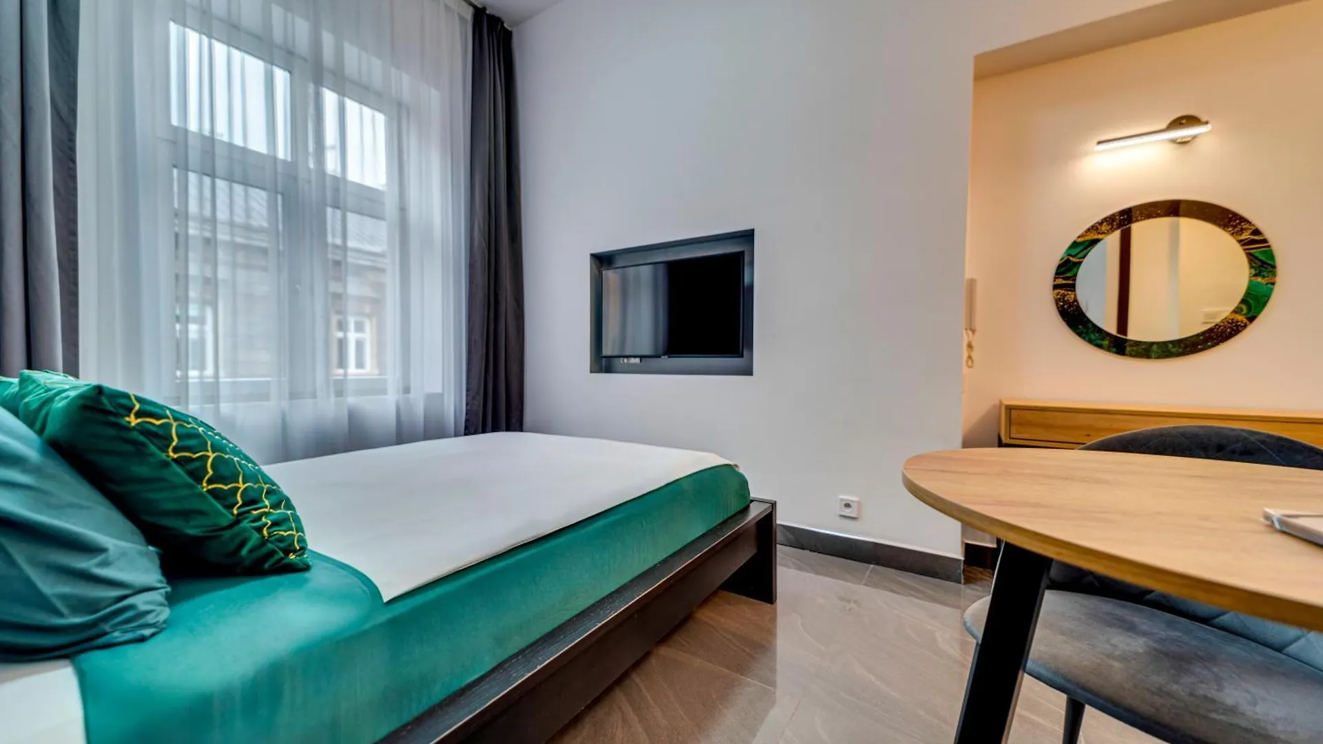 **** Aparthotel Komorowski Luxury Guest Rooms Krakow Poland