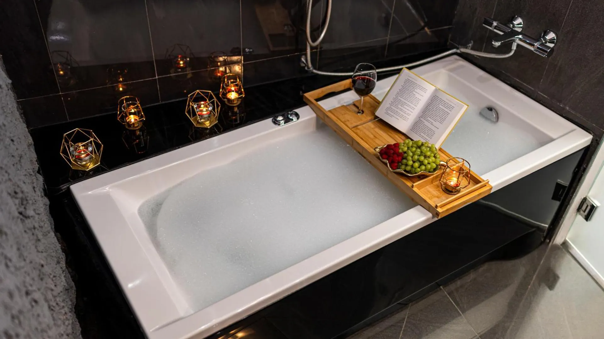 Aparthotel Komorowski Luxury Guest Rooms Krakau